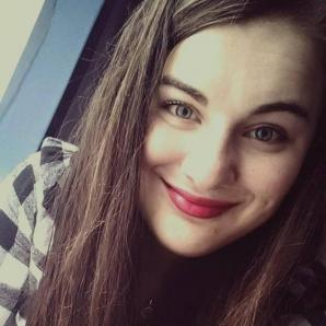 Eliška (United Kingdom, Swansea - age 20)