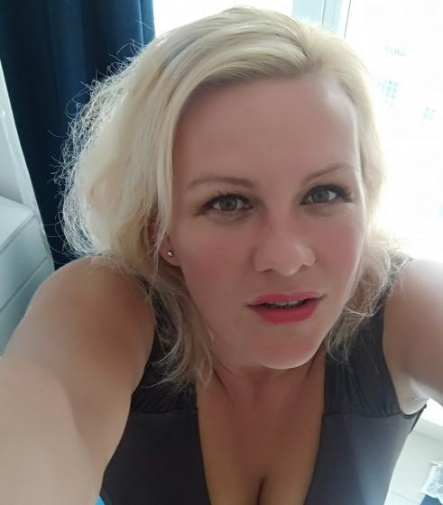Dating Woman 35