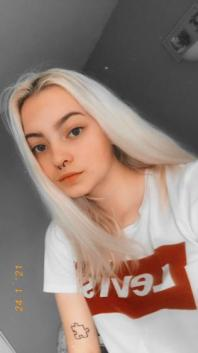 Sára  (Czech Republic, Valašské Klobouky - age 20)